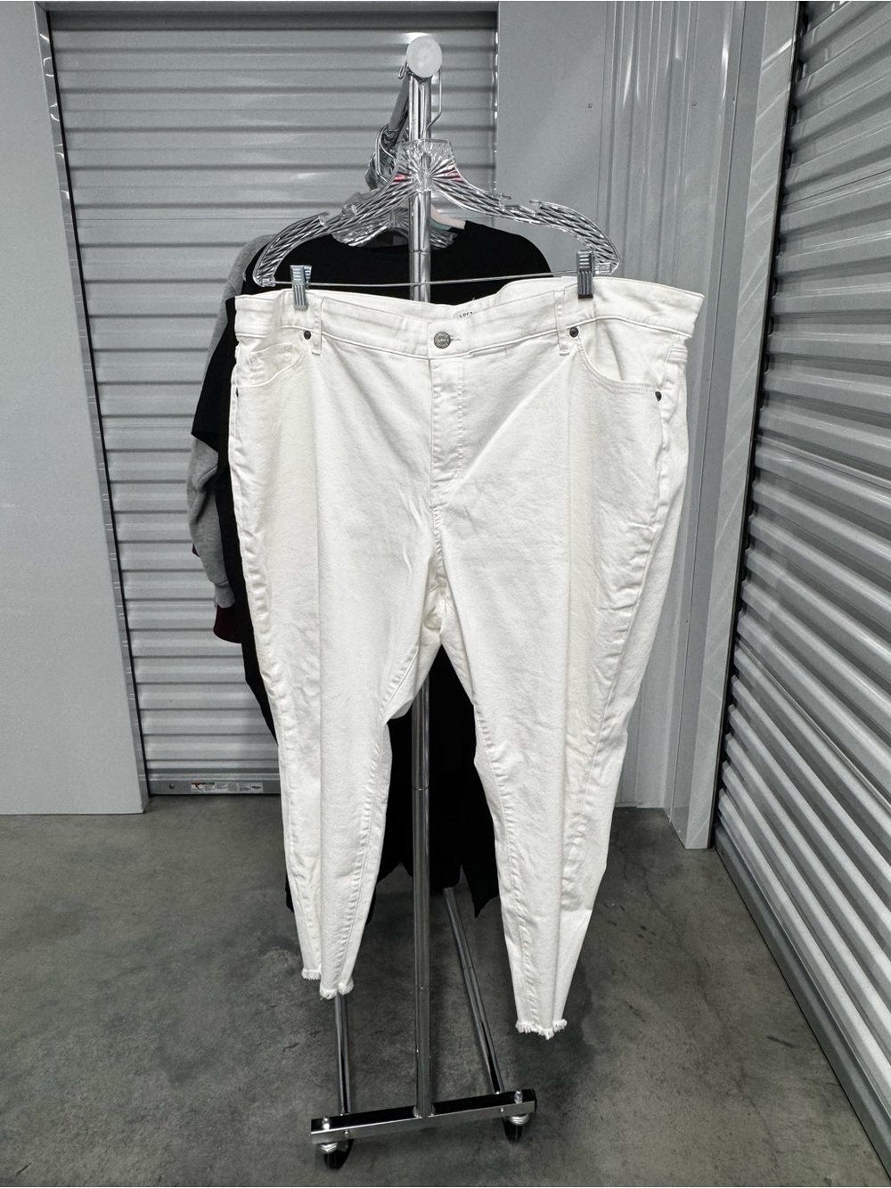Loft | Skinny Crop Jeans in White | size 24